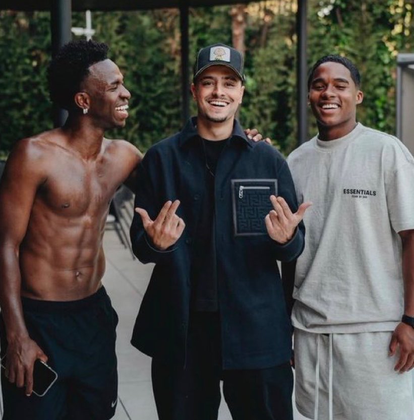 theMadridZone's tweet photo. 🗣️ Vini Jr.: “Endrick was getting on my nerves (laughs). He was messaging me every day saying he was nervous, I told him to stay calm, it's gonna be fine. He made it. World Cup at 19 isn't for everyone. He even came here afterwards and said we had to celebrate.” @CazeTVOficial https://t.co/Dmzfx0svbL