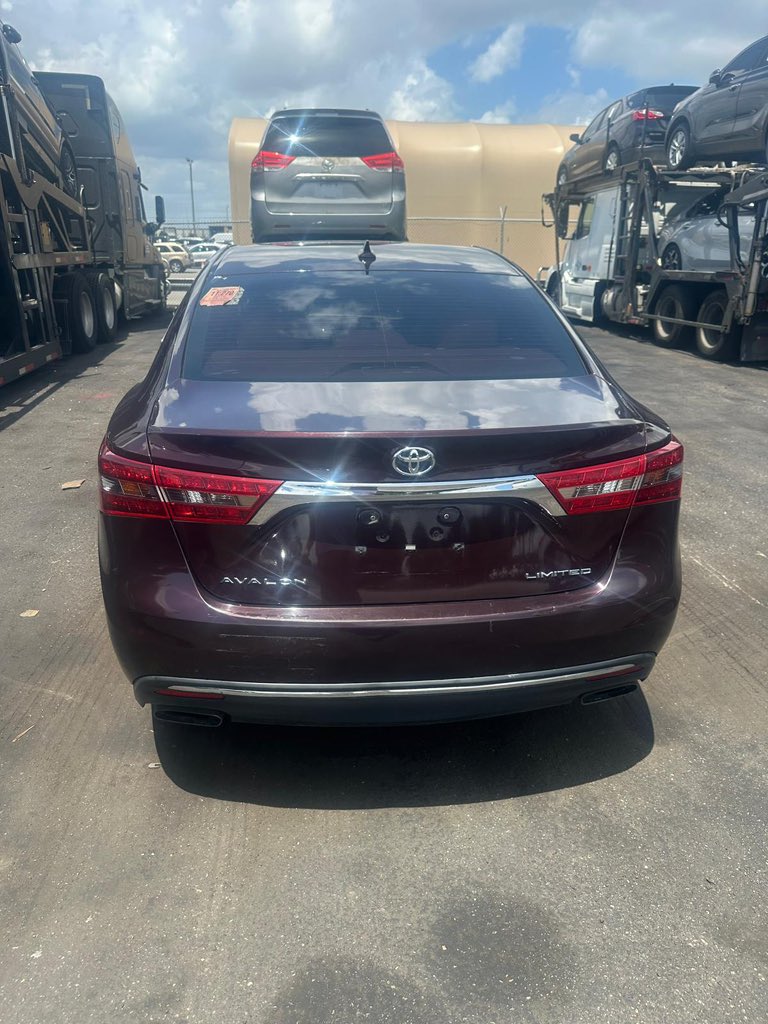 Kinglamarr___'s tweet photo. Just dropped this sleek 2016 Toyota Avalon Limited off at the port in Jacksonville, USA! 🇺🇸🚗
ETA: 6-8 weeks

This baby is equipped with:
- Powerful 3.5L V6 engine (268HP)
- Perforated leather heated & ventilated seats (front + rear)
 - JBL premium audio
 - Qi wireless charging
 - Toyota Safety Sensors + blind spot monitoring 
- 18” alloys, LED lights & tri-zone climate
Pure comfort on wheels!

🏷️: N22.5 million ($16.1K)
Contact for details 📥