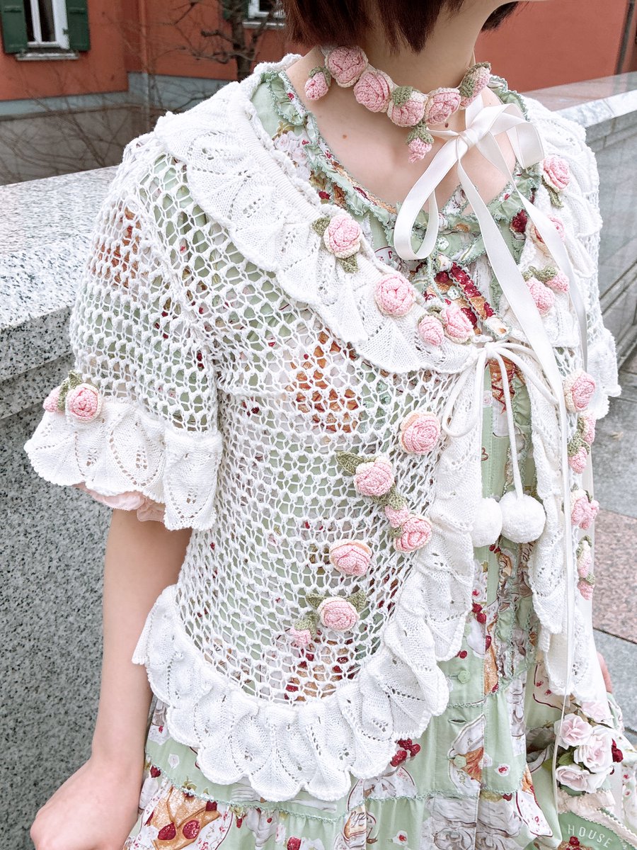 ☕𝐂𝐫𝐞𝐩𝐞𝐫𝐢𝐞🍓 ロマンティックなバラたちをポイントに