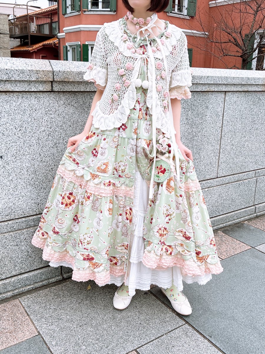 ☕𝐂𝐫𝐞𝐩𝐞𝐫𝐢𝐞🍓 ロマンティックなバラたちをポイントに