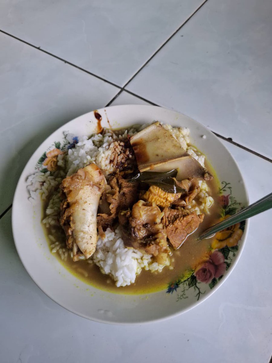 Kicauan Random 💬 tweet media