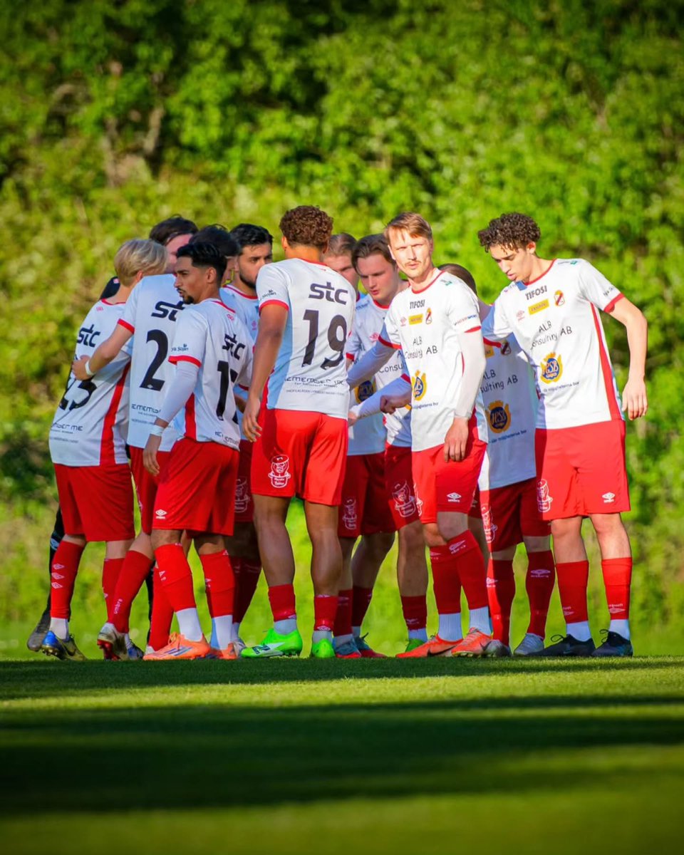 TFKHerr's tweet photo. DM är över för den här gången efter matchen mot Skövde AIK. Nu samlar vi oss, tar med oss det vi lärde oss och riktar fullt fokus mot nästa uppgift. ❤️🤍👊 På lördag är det dags igen: 🆚 Egnahems BK 📍 STIP 🗓️ Lördag 3 maj 🕐 13:00 Vi ses på Stavrelunds IP! ⚽️ https://t.co/RtSMZg4361