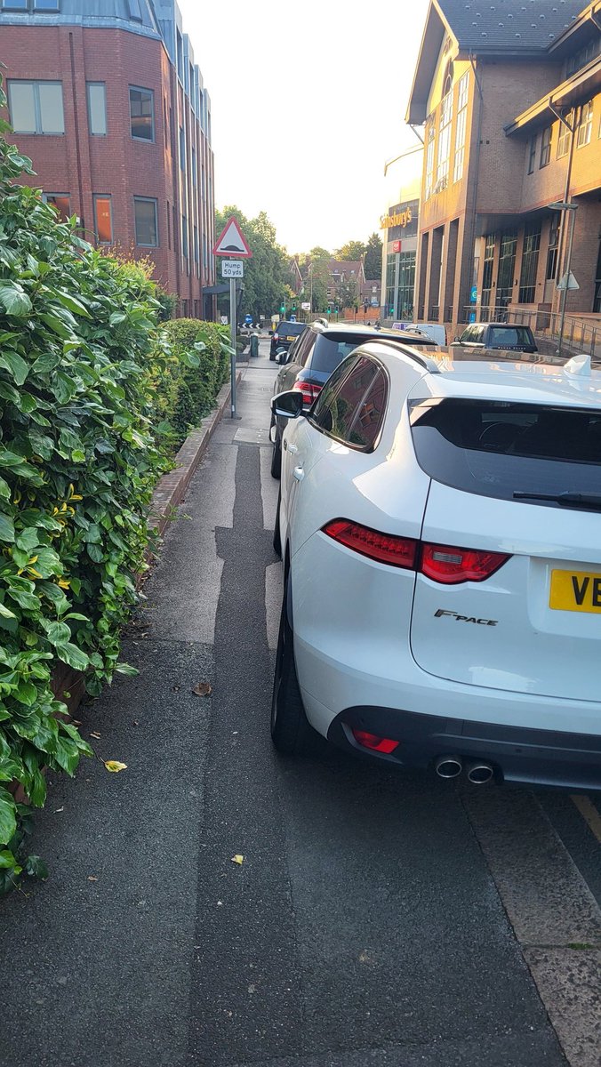 iainkernaghan's tweet photo. Forced into the road @SurreyPolice @ReigateBeat @SurreyNews #GloucesterRd #Redhill every morning is obstructed like this. If only there were car parks. Do we have to sacrifice lives for basic Highway enforcement? Had to take to the road, visually impaired with a cane. https://t.co/HVbnqpFUDq