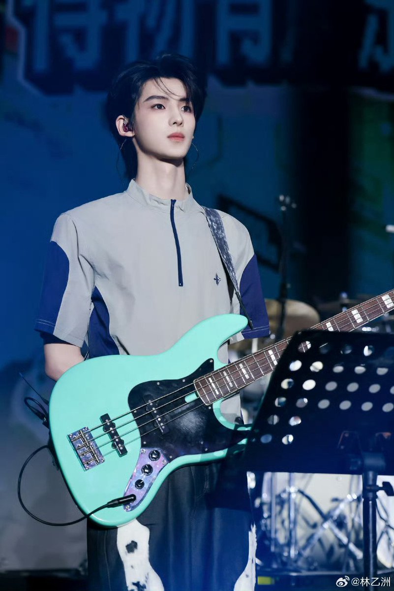 Mrs_N0B0D1's tweet photo. 🍉Rumors are circulating online that Wang Nian (a former football player turned short drama actor)  and Lin Yizhou (a bassist) may star in the next CBL drama 👀

No one knows which project they’re rumored for yet, so take this with a grain of salt while we wait for more updates🍉 https://t.co/4WJ8aAL8vF