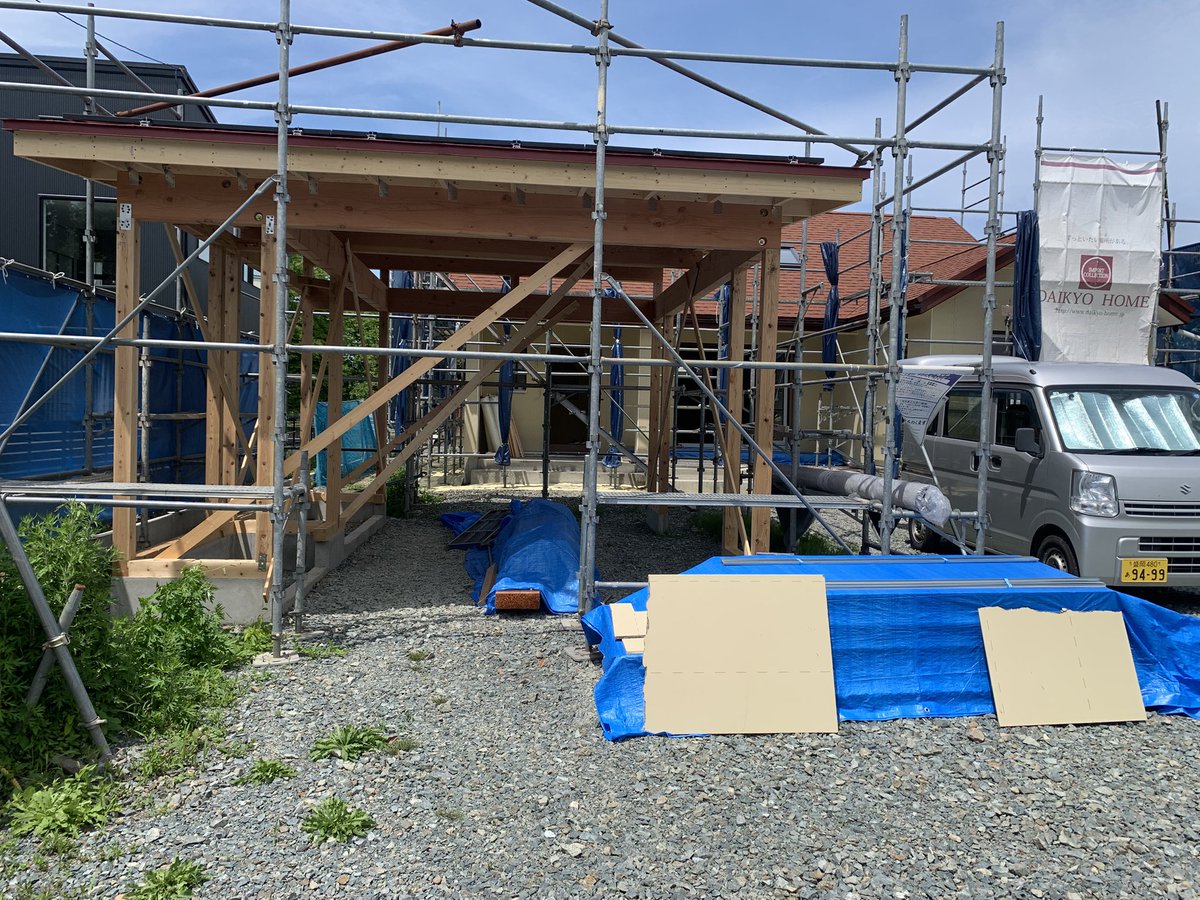岩手県矢巾町の現場ではガレージの骨組みできてた。