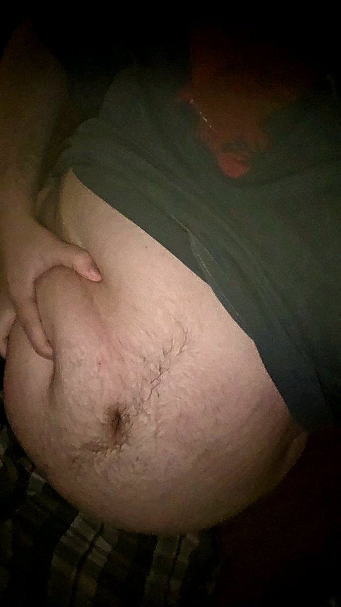 pinebear55's tweet photo. Late night belly pics https://t.co/cCy9vp8GRG