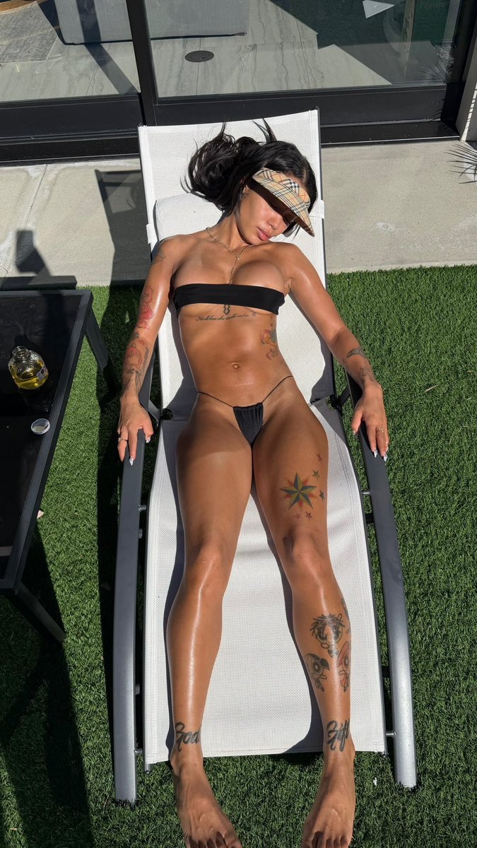 baddiees___'s tweet photo. Coi Leray enjoying the sun https://t.co/0jxu2vzuSS