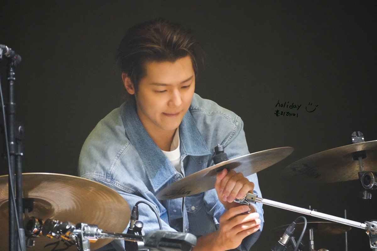 tse_holiday's tweet photo. #씨엔블루 #강민혁 
#CNBLUE #KANGMINHYUK 
@MR_KANGGUN
2026.05.22 SEOUL JAZZ FESTIVAL https://t.co/PfQS6rJO0I