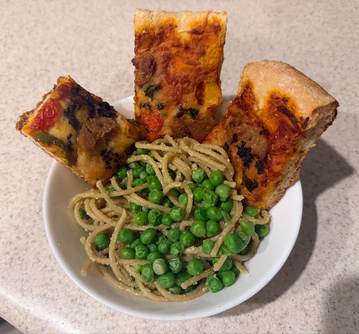 PostingMyDinner's tweet photo. Pasta and pizza https://t.co/TLK3YjDRR9