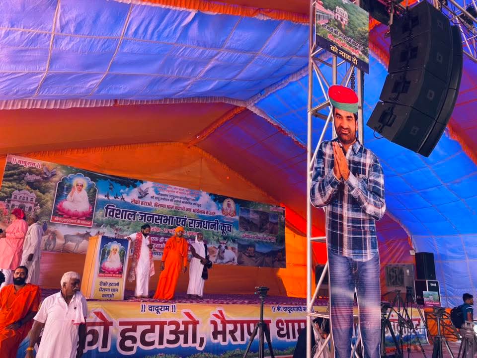 msmediarj19's tweet photo. साधु संतो एवं महापुरुषों के सम्मान में RLP द्वारा विशाल रैली भेराणा धाम #hanumanbeniwal https://t.co/jm1fs3yI7e