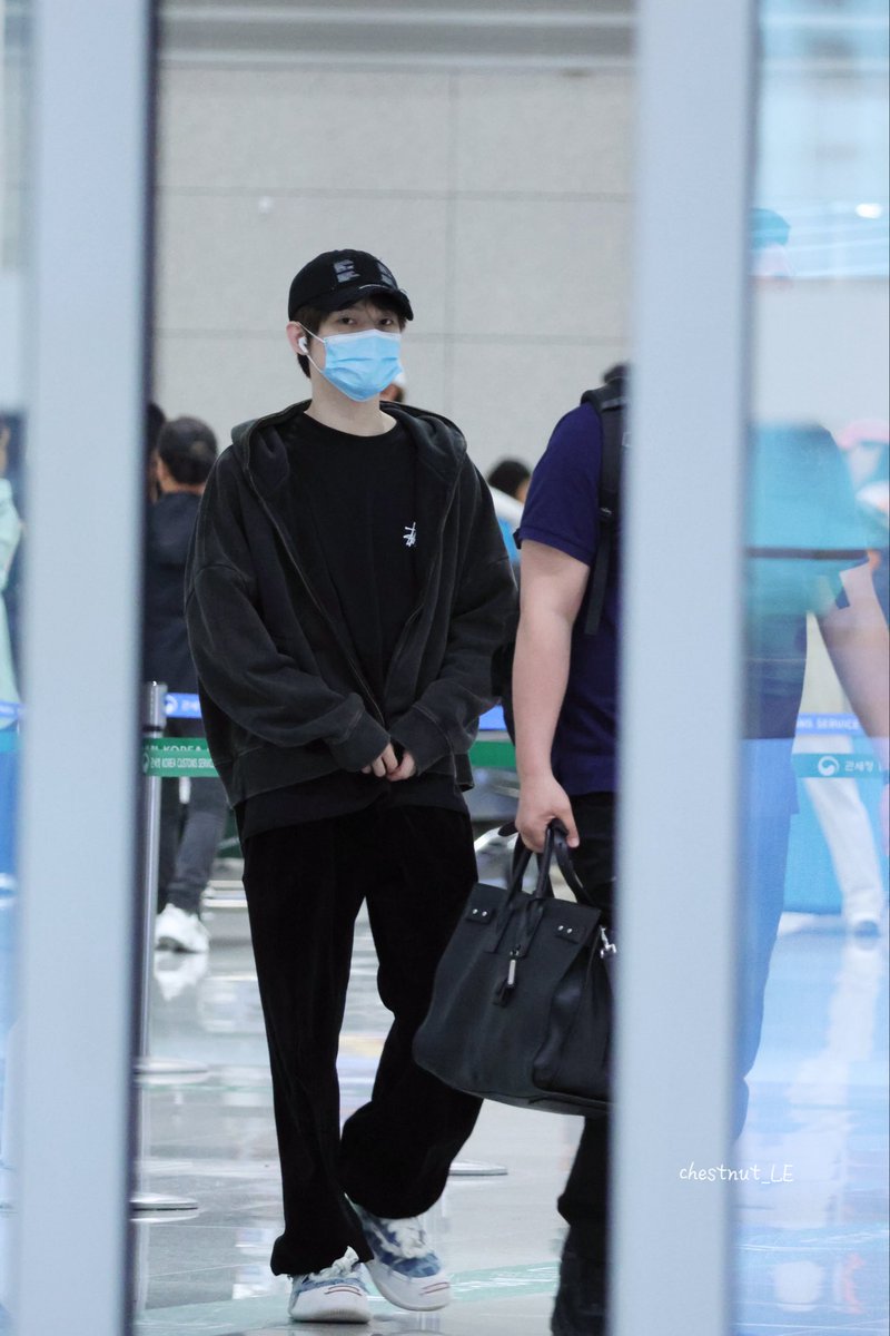 chestnut_LE's tweet photo. 260527 ICN 도착

새옷 멋진데 ㅋㅋㅋ

#nctdream  #CHENLE  #천러  #钟辰乐 https://t.co/0J6QZTVND3