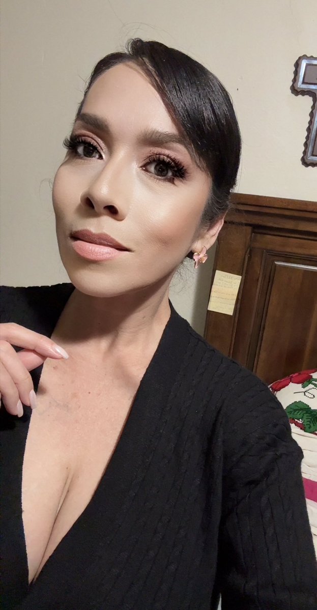 _eliza1Capri_s's tweet photo. Hoy mi día laboral fue  de 14hrs 🥴 y termino en una cena https://t.co/7tRI07sKVl