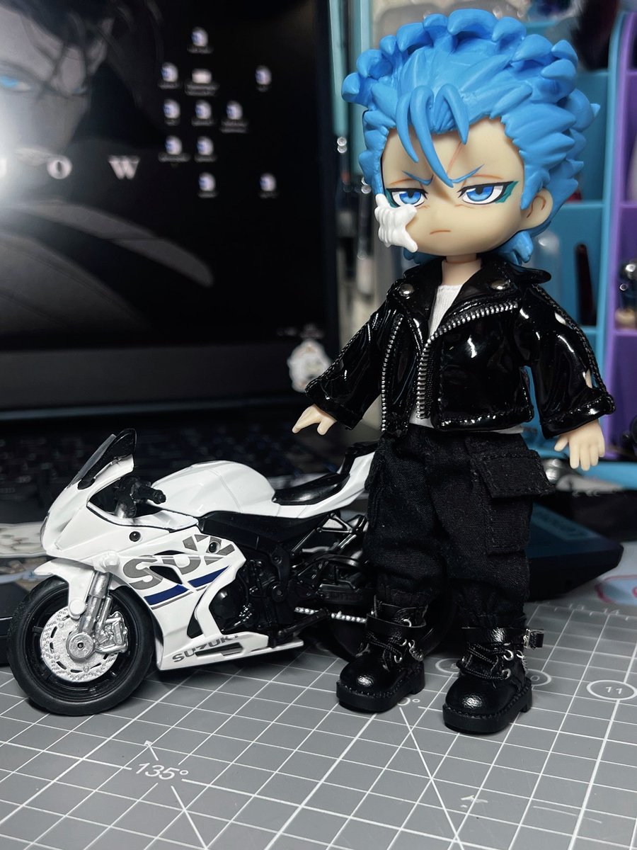alexagdro's tweet photo. Check out the Grimmjow doll I made! Finally got around to working on him (˶˃ ᵕ ˂˶)

Planning to redo his hair later and sculpt it properly from scratch, but for now I just molded it over Toshiro’s existing hair

#bleach #Grimmjow https://t.co/xxfAnO2tBP