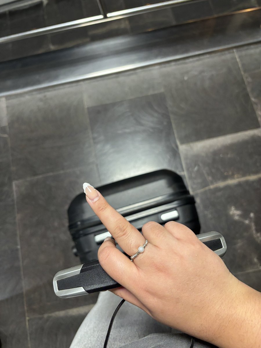 QueenSamFd's tweet photo. Vuelo de 3 horitas💤

Putos frikis les quiero dando regalitos a la nena, cuando aterrice quiero notificaciones de PayPal. 🖕🏽

https://t.co/y8bsViac2H https://t.co/lvu4zLYlAZ