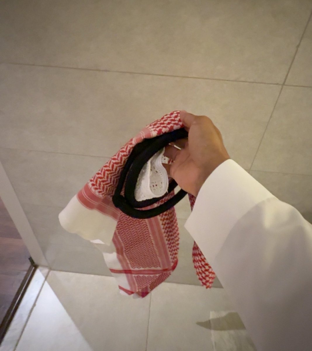 Ayzmnz's tweet photo. كل عام وانتم بخير ياحبايب 🌹 https://t.co/frMdz1W1gz