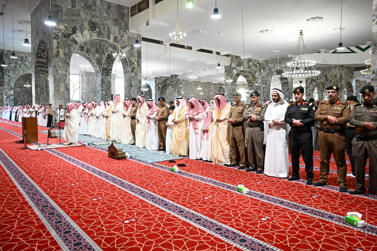 gov_taif's tweet photo. سمو #محافظ_الطائف الأمير #فواز_بن_سلطان_بن_عبدالعزيز 
 يؤدي صلاة #عيد_الأضحى المبارك مع جموع المُصلين في جامع الملك فهد بالعزيزية https://t.co/KmVnMcjlnw