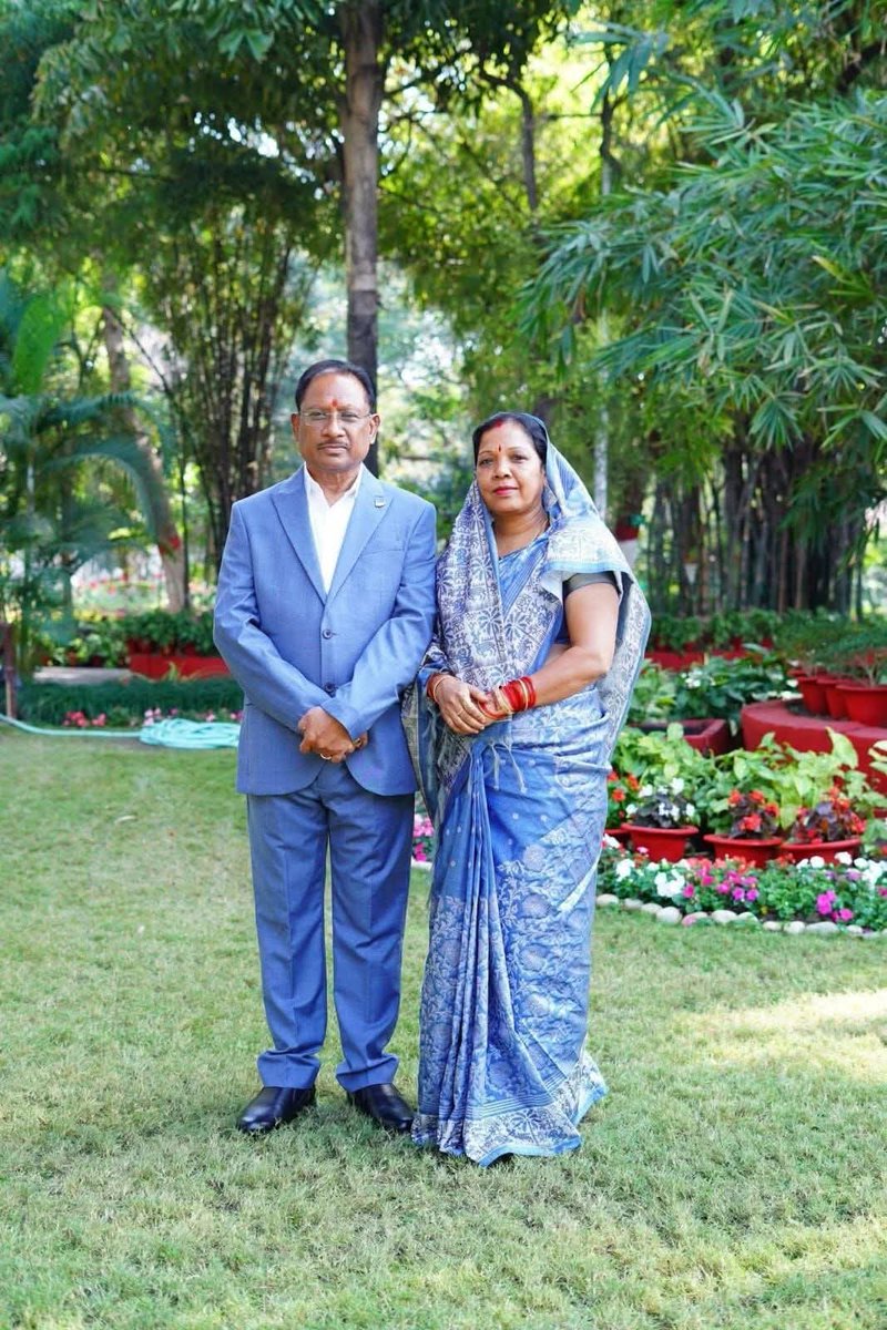 OPChoudhary_Ind's tweet photo. माननीय मुख्यमंत्री श्री विष्णु देव साय जी एवं उनकी जीवनसंगिनी श्रीमती कौशल्या साय जी को वैवाहिक वर्षगांठ की बधाई एवं शुभकामनायें। 
प्रभु श्रीराम जी से प्रार्थना है कि आपका दांपत्य जीवन सुख, समृद्धि और आत्मीयता से परिपूर्ण तथा निरंतर यश का आशीर्वाद बना रहे।
@vishnudsai @ChhattisgarhCMO