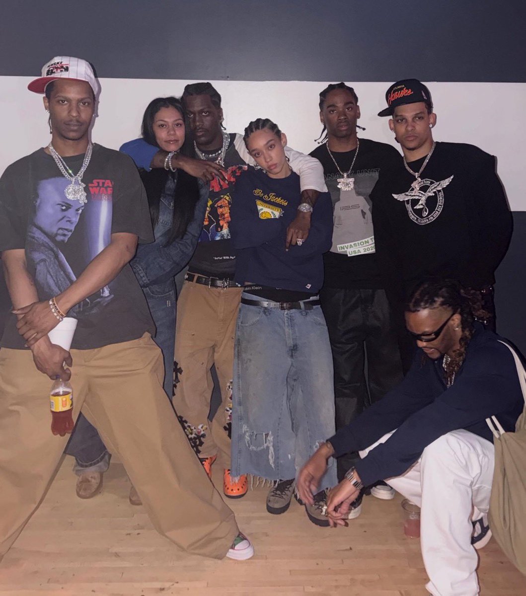 DailyRapFacts's tweet photo. Lil Yachty &amp; Concrete Boys have reunited with KARRAHBOOO 👀

"v3 otw, gang is back" https://t.co/JztaCMojUr