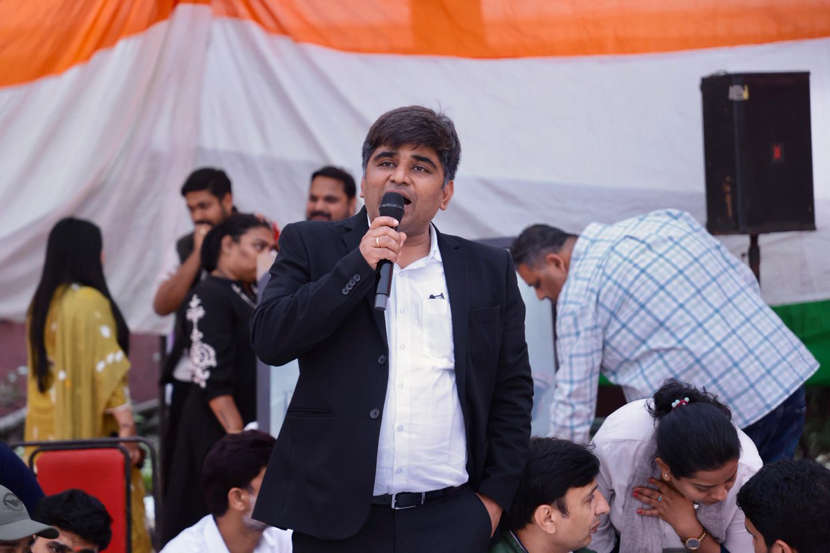 IYCBihar's tweet photo. रचनात्मक कांग्रेस के संचार प्रभारी नियुक्त होने पर श्री @pandey_amrish जी को हार्दिक बधाई एवं शुभकामनाएं।
हमें विश्वास है कि आपके अनुभव और नेतृत्व में संगठन को नई मजबूती मिलेगी। https://t.co/3MPV8zq0cP