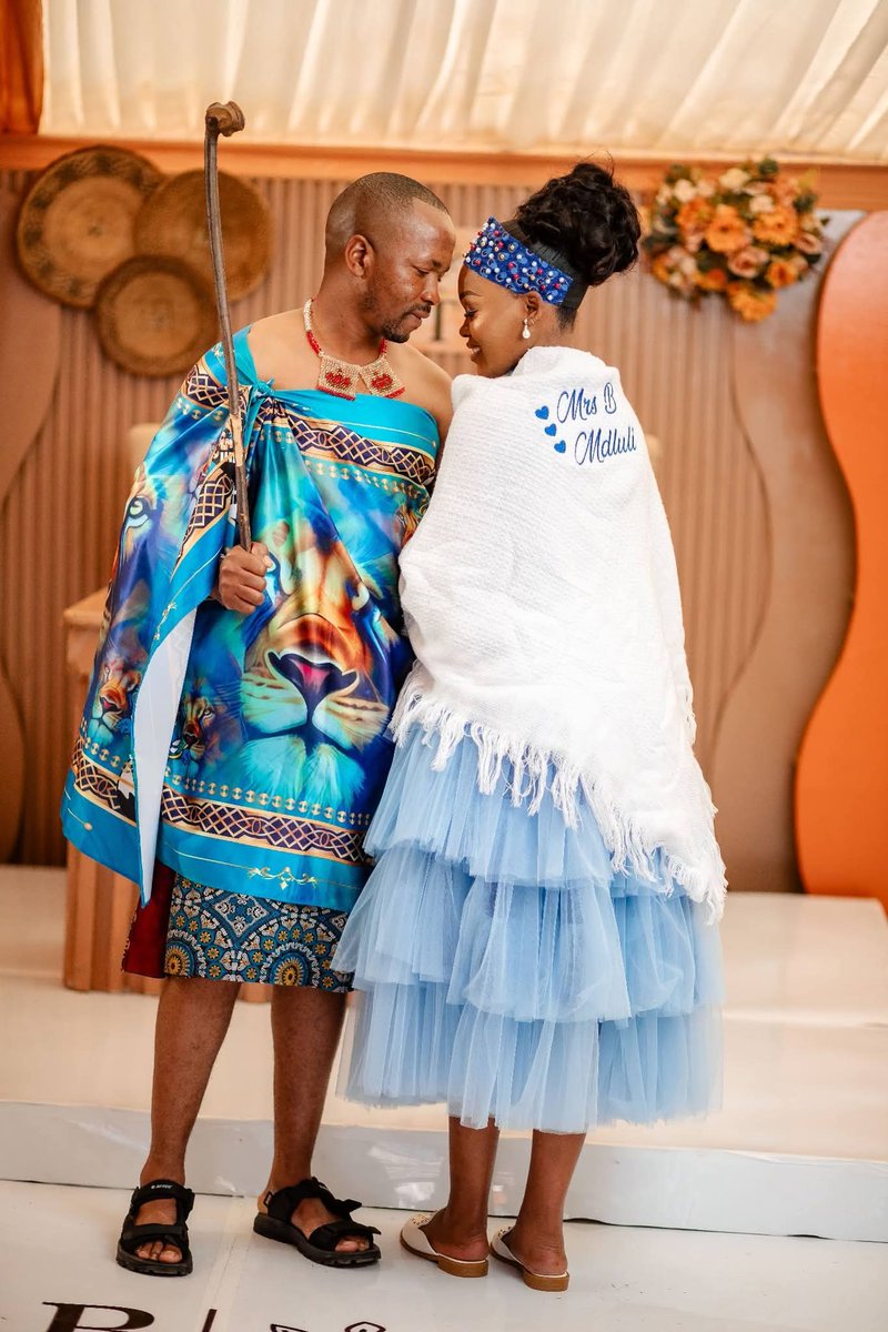 umhlangaswz's tweet photo. Congratulations to the Mdlulis🎉🥳
📸: Ejal'dini Studios 
#Bhekiswako #Luvuno  #kwentiwakanjena  #Gege #eswatini #LoveEswatini #blessed https://t.co/zCEX6trnaF