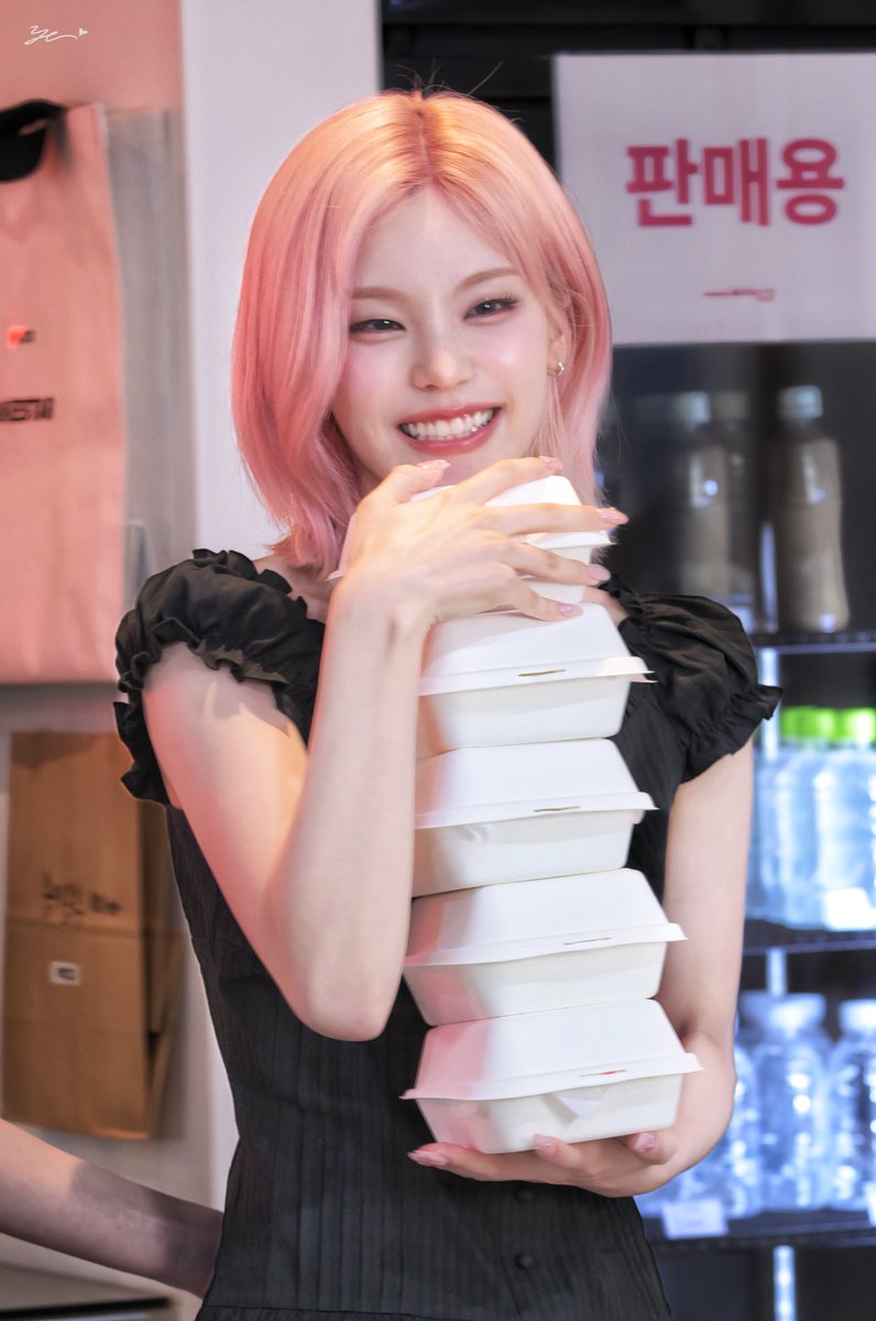 YEnnY tweet media