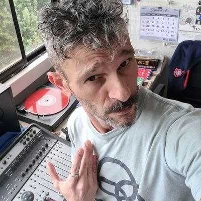 solo tweet media