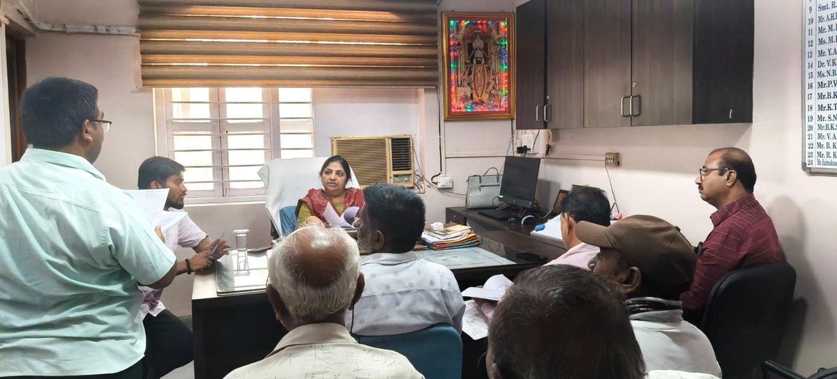 MamlatdarTalod's tweet photo. આજરોજ તા:૨૬/૦૫/૨૦૨૬ ના રોજ મે. મામલતદાર સાહેબશ્રીના અધ્યક્ષતામાં તાલુકા સ્વાગત કાર્યક્ર્મ યોજાયો. જેમાં અરજદારોની રજૂઆત રૂબરૂ સાંભળીને તેમની સમસ્યાનું ઝડપી સમાધાન આવે તે માટેની કાર્યવાહી હાથ ધરવામાં આવી. https://t.co/lMeB3nWN94