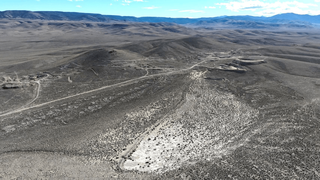 Viking_Mines's tweet photo. 63 holes. 48 pads. First sub-surface exploration at Linka in 40+ years.

$VKA.ax has signed DrilCor for the maiden drilling campaign at its Nevada tungsten project. Rig mobilises late June. 

https://t.co/2lezOC0gJr
$VKA.ax https://t.co/Ht3ai9r8dW