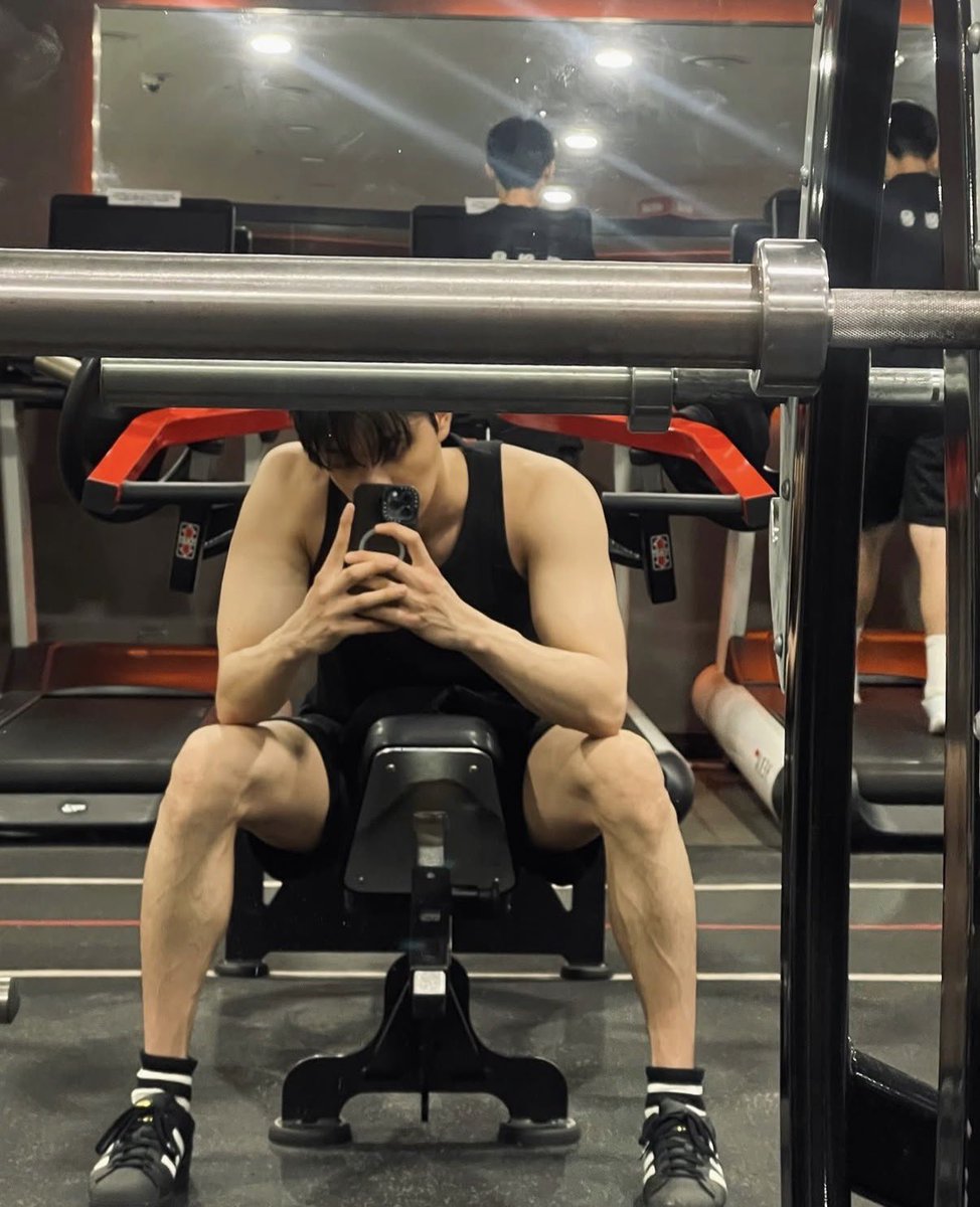 agangdubu's tweet photo. 도하 캐릭터 위해 잠시 운동 멈춤 상태 재원이진짜 운동하고 싶겠다 .. (운동 강박러로서🫠) 
근데 나도 기다려 운동인증샷🩵 https://t.co/tMILyAvoVH