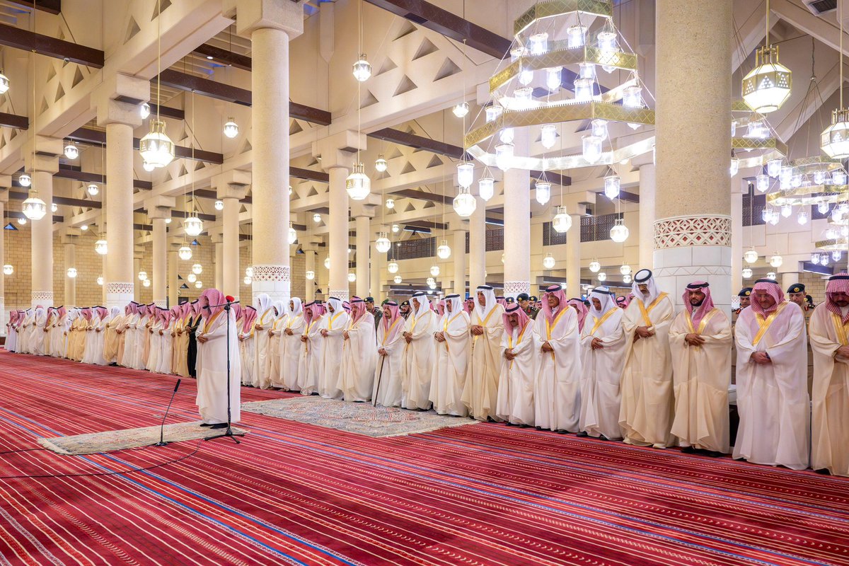 mohammedal_saud's tweet photo. صاحب السمو الملكي الأمير
فيصل بن بندر بن عبدالعزيز
أمير منطقة #الرياض
وصاحب السمو الملكي الأمير
#محمد_بن_عبدالرحمن_بن_عبدالعزيز
نائب أمير المنطقة، يؤديان اليوم
مع جموع المصلين صلاة #عيد_الأضحى
في جامع الإمام تركي بن عبدالله في الرياض. https://t.co/1QG1PNFNqw