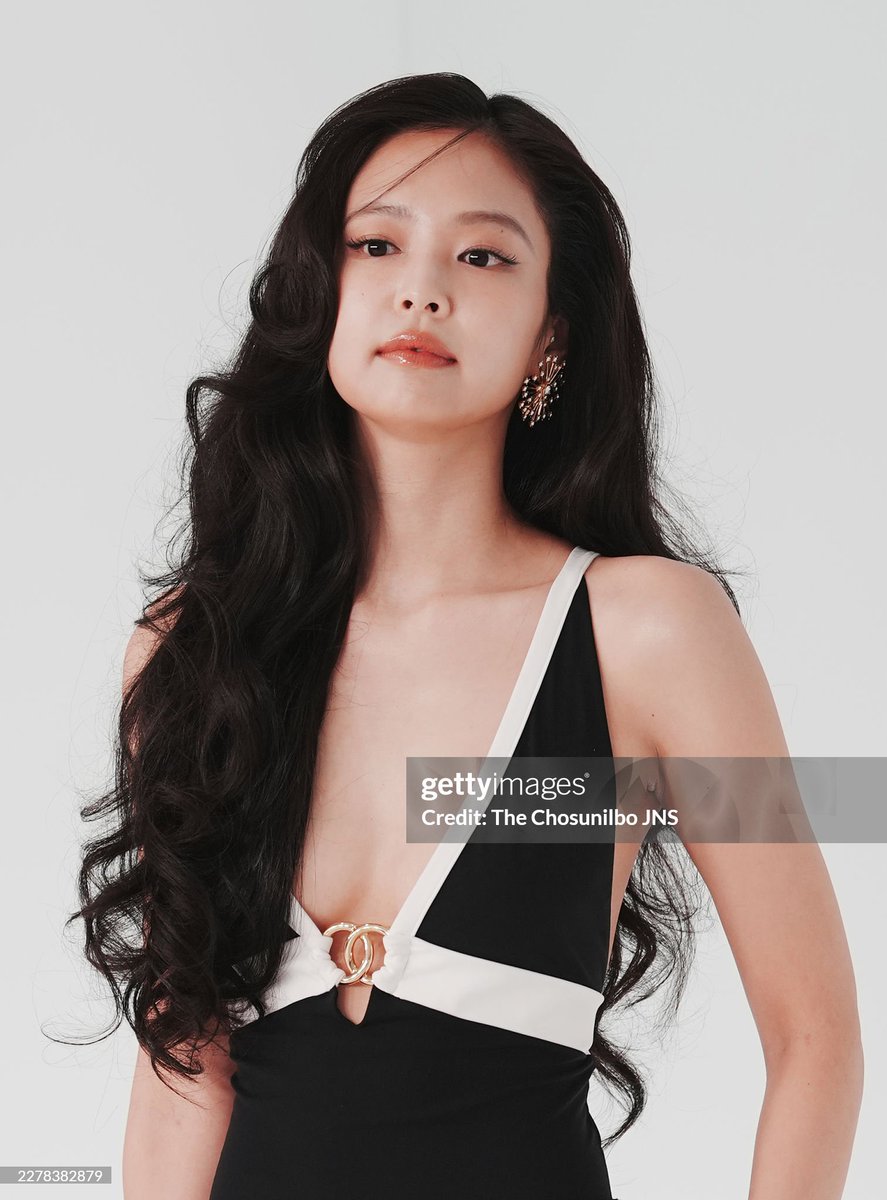 JennieDCGallery's tweet photo. 260527 #JENNIE at the #CHANEL show ─ getty images https://t.co/SajnefK3G1