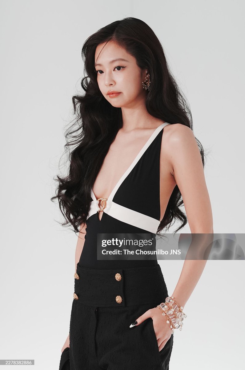 JennieDCGallery's tweet photo. 260527 #JENNIE at the #CHANEL show ─ getty images https://t.co/SajnefK3G1