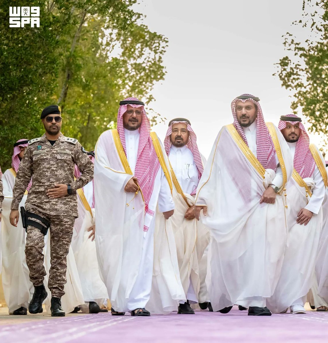 SPAregions's tweet photo. أمير منطقة القصيم ونائبه يؤديان صلاة عيد الأضحى مع جموع المصلين.
https://t.co/ISbbt3fAbI
#واس https://t.co/ST7RApmhfb