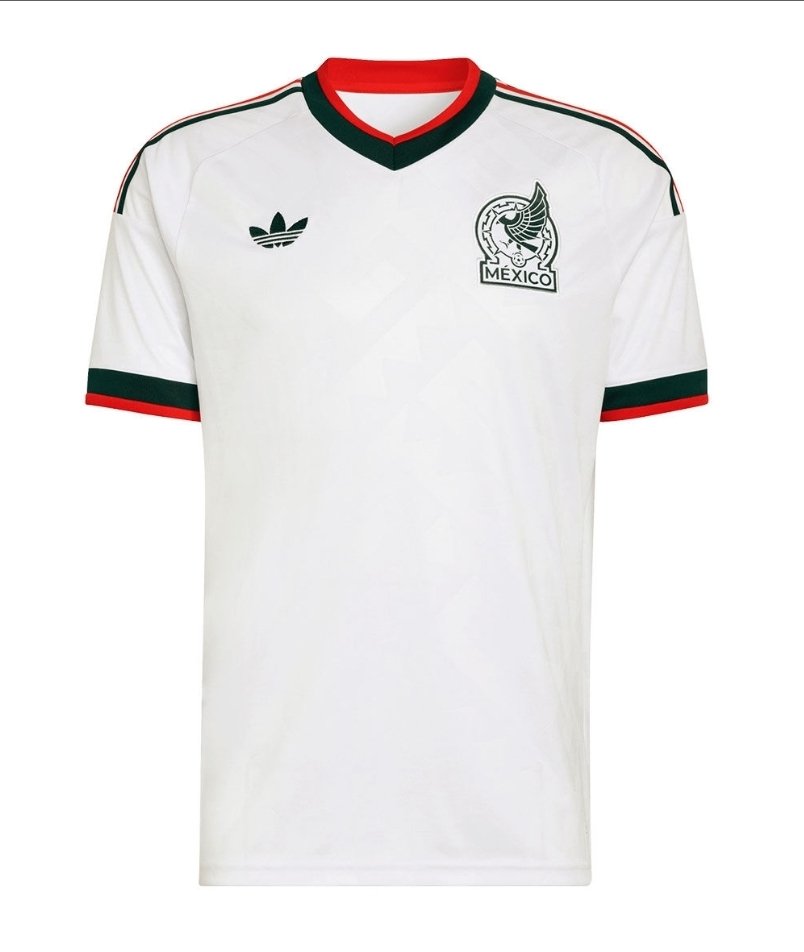 arturoviery's tweet photo. La playera de visitante de México @miseleccionmx tiene un diseño de playera de deportes escolar
#changemymind #mundialdefútbol https://t.co/rkmdYBQjXU