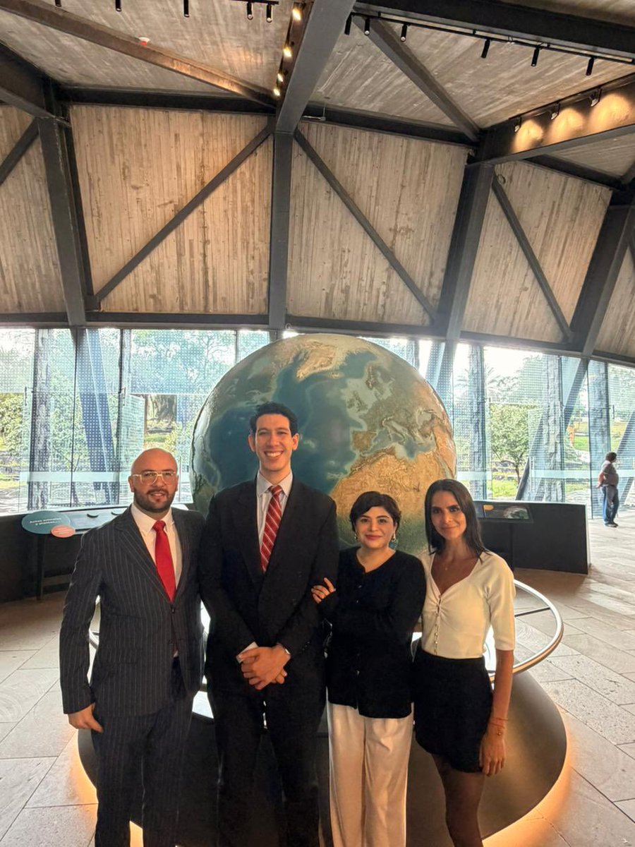 PJCOMEXI's tweet photo. El encuentro, realizado en el marco de la firma del Acuerdo Global Modernizado entre 🇲🇽 y 🇪🇺, reunió a jóvenes vinculados a los asuntos internacionales para conversar sobre cooperación, liderazgo y diálogo entre nuevas generaciones 🌎

#MéxicoUE #YouthDialogue

🧵2/2 https://t.co/KMhrxYWZwA