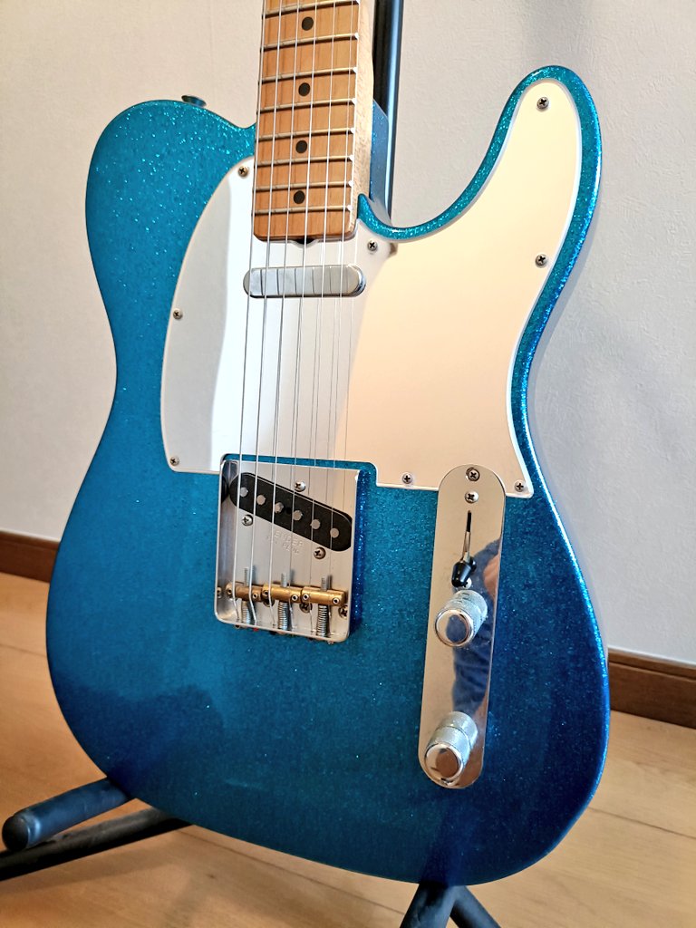 htdrums_0502's tweet photo. My new gear...
ずっと欲しかったギター買った🎸
Fender J Mascis Telecaster
ブルースパークルのボディーとミラーピックガードがカッコいい！ https://t.co/3n1tBUf54E