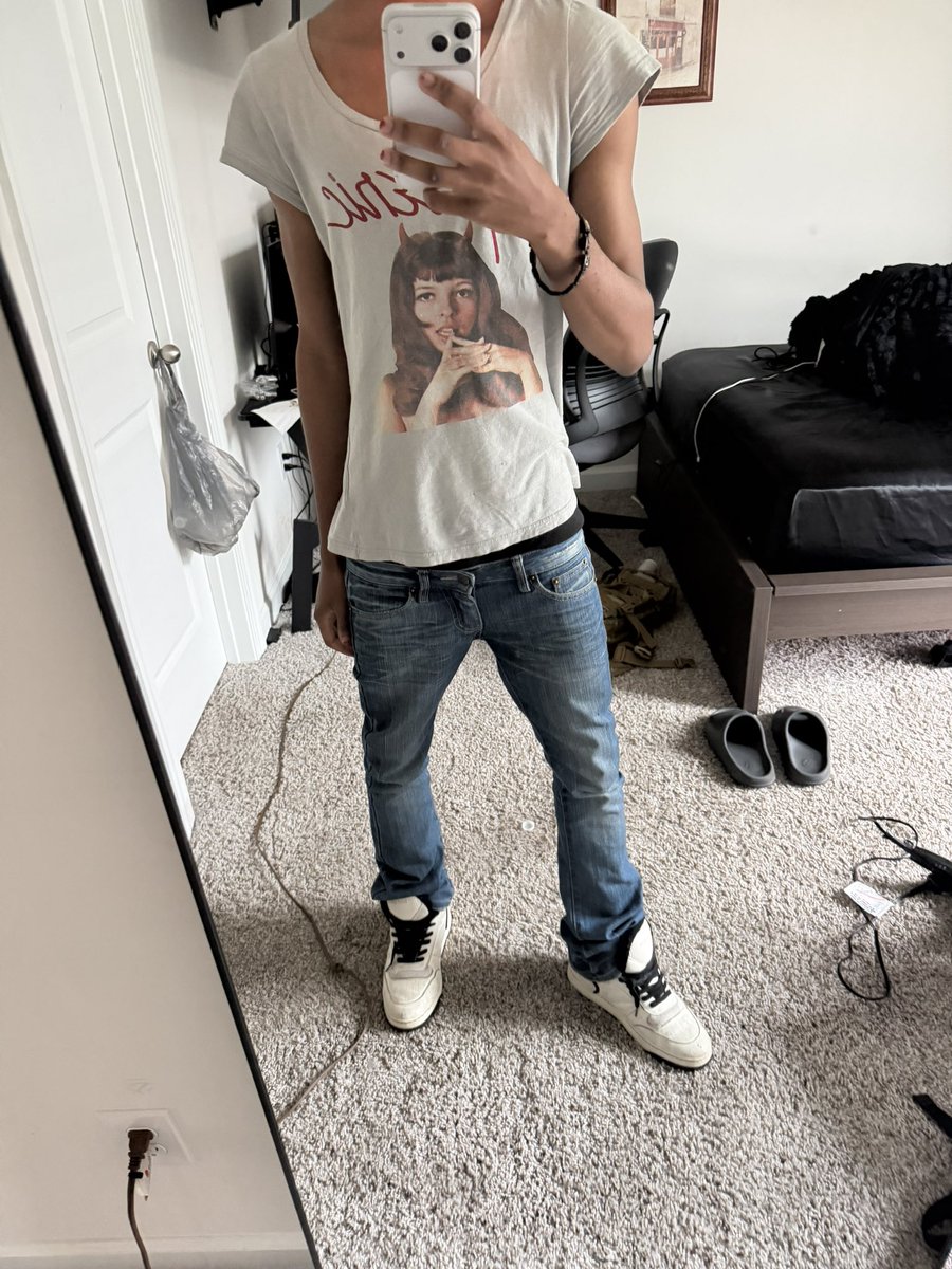 stupidchains's tweet photo. I love this shirt https://t.co/uxkAzuODhK