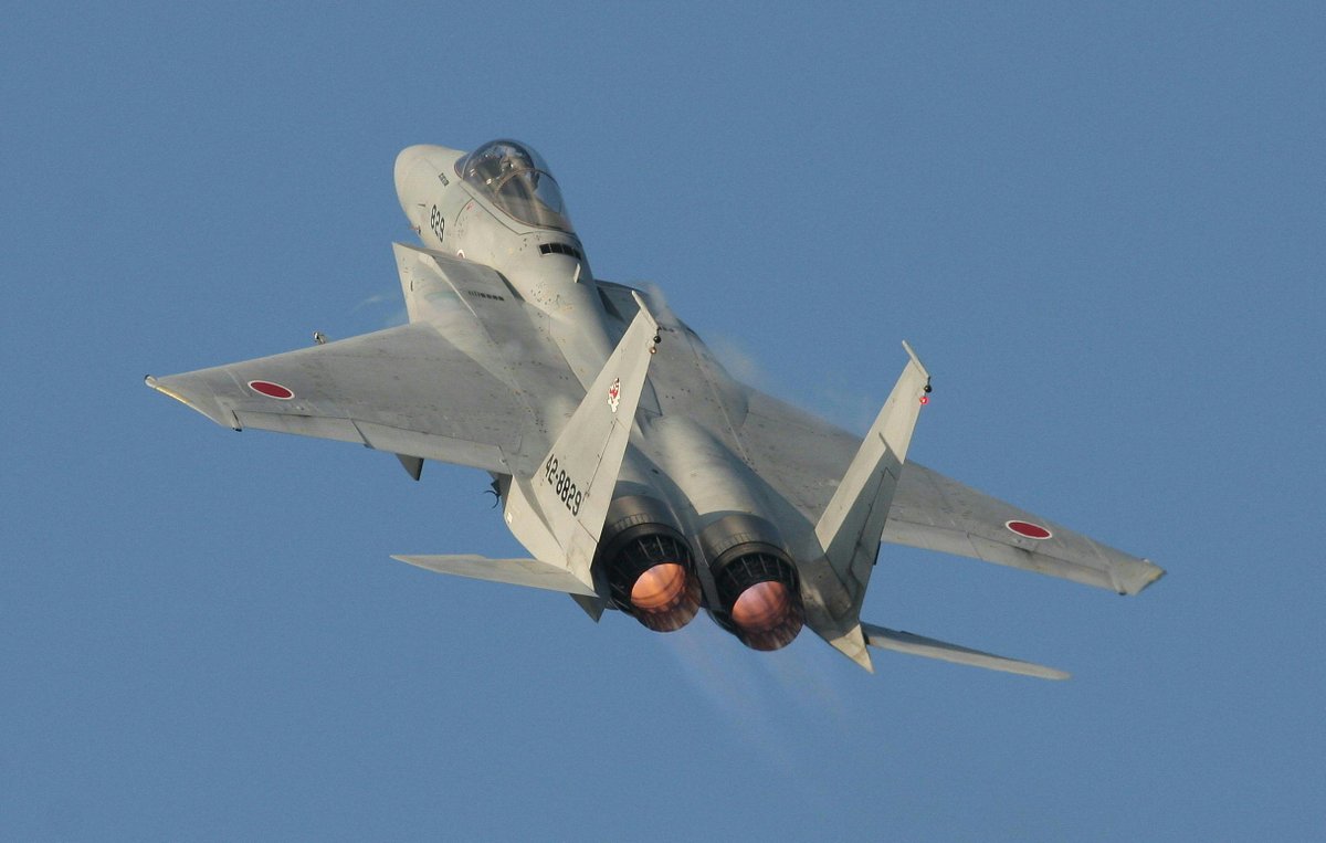 jointstaffpa's tweet photo. 昨日、東シナ海において領空侵犯のおそれがあったため、空自南西航空方面隊の戦闘機が緊急発進し、対応しました。防衛省・自衛隊は、引き続き、我が国の領域と国民の皆様の平和な暮らしを守るため、２４時間３６５日、対応に万全を期していきます。※写真はイメージ
#航空自衛隊 #スクランブル #F15 https://t.co/GHx0mWRlyk