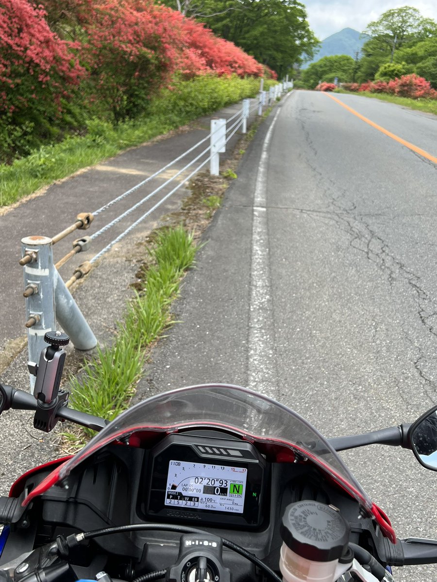cbr600rrhirokun's tweet photo. この間のリベンジツーリングです。
榛名湖まで来ました♪
良い天気で、気持ちいいです😊
#CBR600RR #榛名湖　#ツーリング https://t.co/xjf38u73dQ