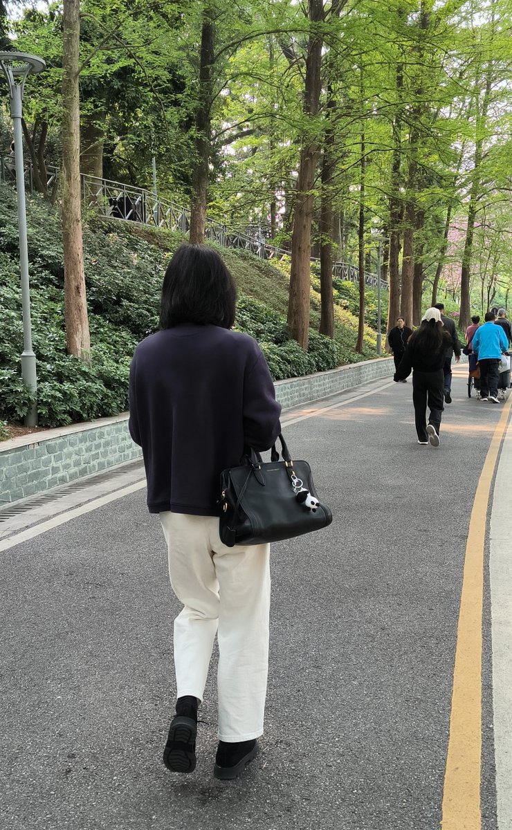 HomelessKlyde's tweet photo. [Small daily steps keep you fit! Try a 10-minute walk after meals – easy, free, and good for digestion. #HealthyTips]， https://t.co/Gf9t6rAGIq