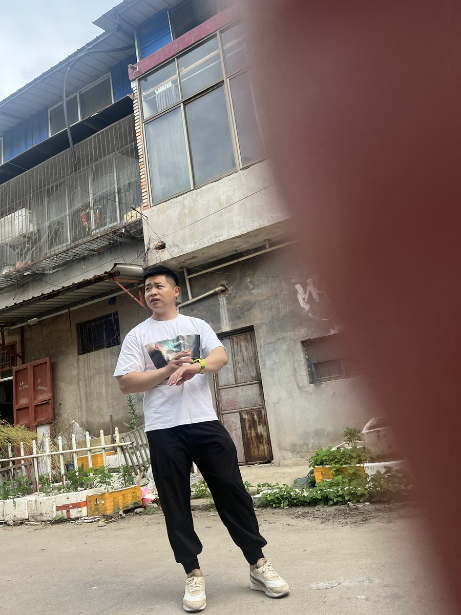superbighole's tweet photo. 改不掉偷拍直男的毛病
真想吸他的大肉棒 https://t.co/dsBmdEqYXL