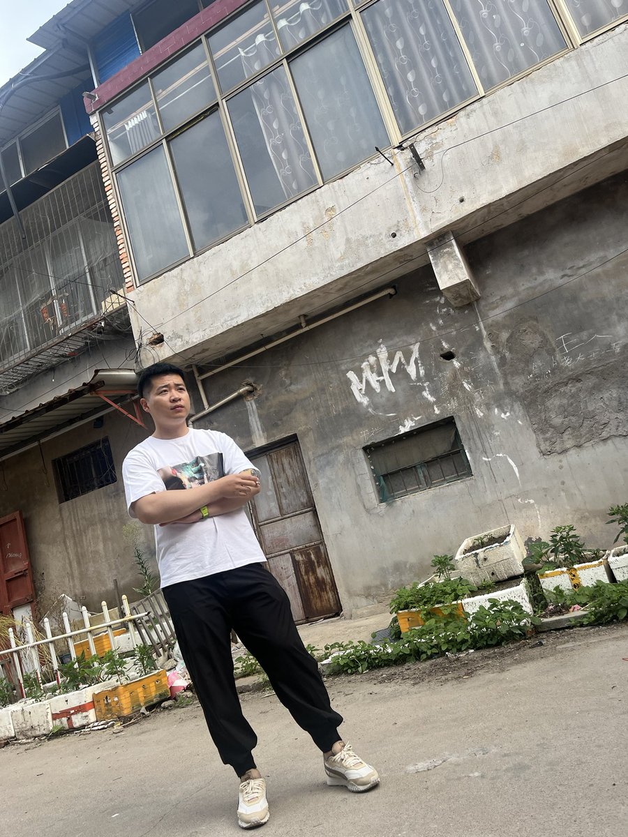 superbighole's tweet photo. 改不掉偷拍直男的毛病
真想吸他的大肉棒 https://t.co/dsBmdEqYXL
