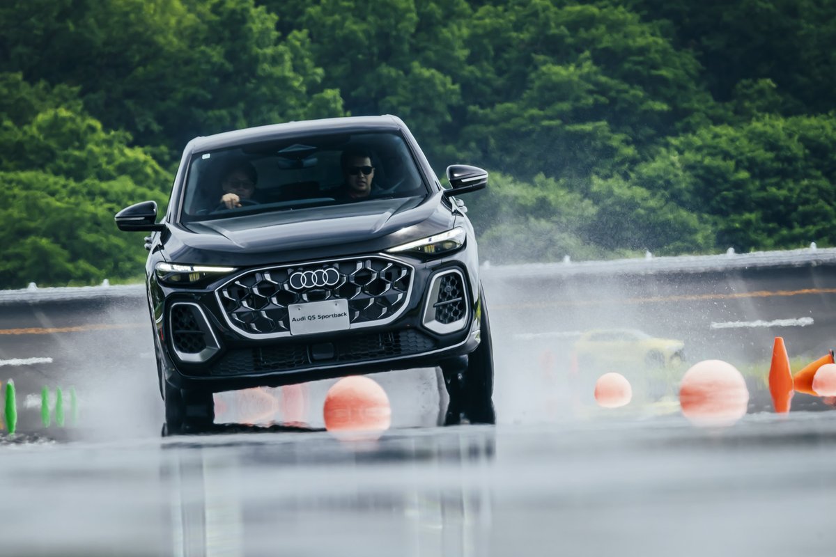 AudiJapan's tweet photo. Audi driving experience「Active Safety」を開催。

クローズドコースで万が一の状況への対処法を学ぶ人気プログラム。フルブレーキングや高速バンク走行、白熱のタイムトライアルまで、Audiならではのパフォーマンスと走る楽しみを体感いただきました。

#ActiveSafety  #Audi https://t.co/up9kjnDZDi