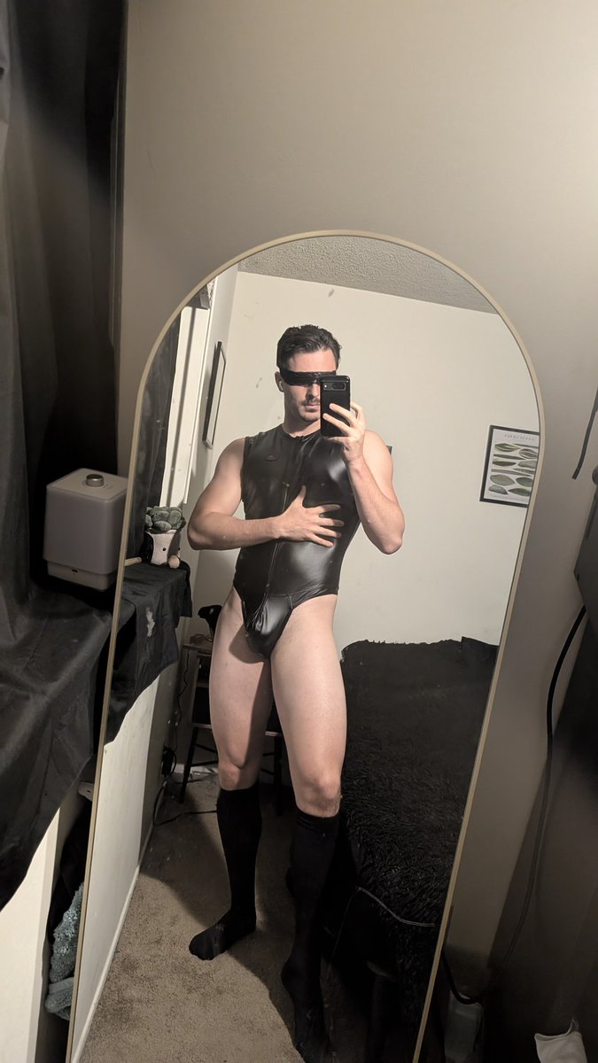 LegallyVers's tweet photo. Okay, but this kind of goes hard. 😈

Outfit: @addicted_offic from @MrSLeather https://t.co/Zau3rCNl21