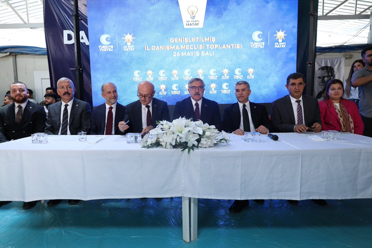 akkadin_hatay's tweet photo. 📍 AK Parti Hatay İl Başkanlığı

Genel Başkan Yardımcımız Hüseyin YAYMAN, İl Koordinatörümüz Rasim ERDOĞMUŞ, Milletvekillerimiz Adem YEŞİLDAL, Abdulkadir ÖZEL, Kemal KARAHAN, İl Başkanımız Mustafa ERDOĞAN, İl Kadın Kolları Başkanımız Av. Fatmagül ÇALIM, İl Gençlik Kolları Başkanımız Behçet AKIN ve teşkilatımızın katılımıyla bayramlaşma programımız gerçekleştirildi.

Bayramın bereketiyle gönüller bir olmuş, muhabbet artmış, kardeşlik aynı çatı altında yeniden hissedilmiştir.
Teşkilatımızın güçlü birlikteliği ve birlik ruhu bu anlamlı buluşmada bir kez daha ortaya konmuştur.