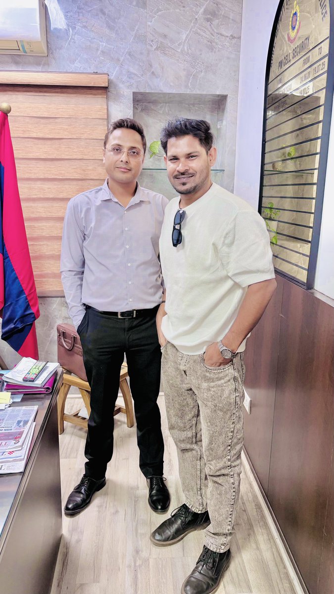 iansarimohsin's tweet photo. Congratulations 🙌 for promotion Assistant Commissioner of Police ↪️ Additional Deputy Commissioner of Police (Additional DCP), Security in Delhi,
He has always treated me with so much warmth and encouragement,truly feels like an elder brother. Grateful always. 🙏🏻

#DelhiPolice https://t.co/G6wiH6hNf7