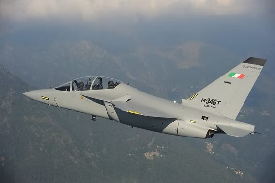 PascalKmmerling's tweet photo. Des M-346T pour l’ITPS Canada, https://t.co/OrvTrSkuAJ https://t.co/pPDiqw1HjA