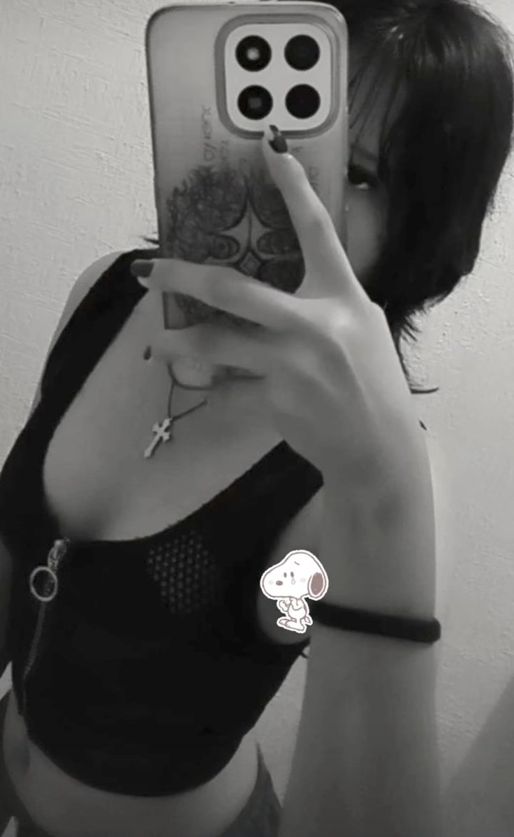 sarahi tweet media