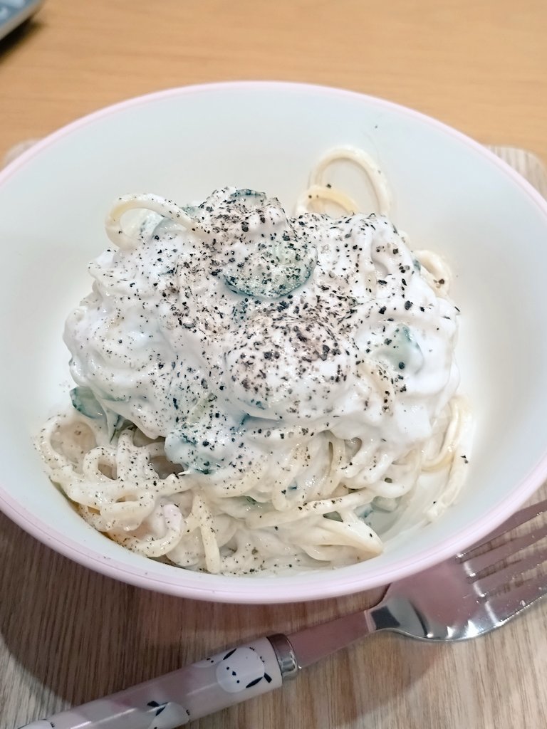 maiko_pic's tweet photo. うわーん！😭て泣くほど美味しいんだけど、どういうことこれ😭😭ダイエット中だからパスタ半量で作りました。ヨーグルトがなんでこうなる？っめくらい美味くて泣いた。毎日食べたい✨✨✨💪これはみんな作るべき https://t.co/kfpmZ5VXjX