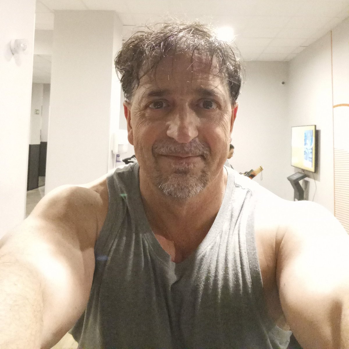 ignacioesvida's tweet photo. Imparable... disciplina, dieta, gimnasio, vida sana y centrado en mis objetivos ... hijos+trabajo+deporte.
#IgnacioEsVida disfruta cada día del regalo de la vida 😉👍😃 https://t.co/vT5pxnZArE